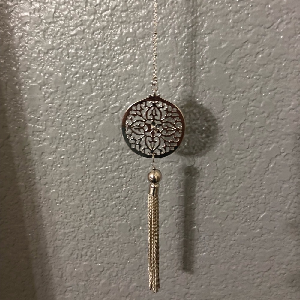 Long pendant necklace